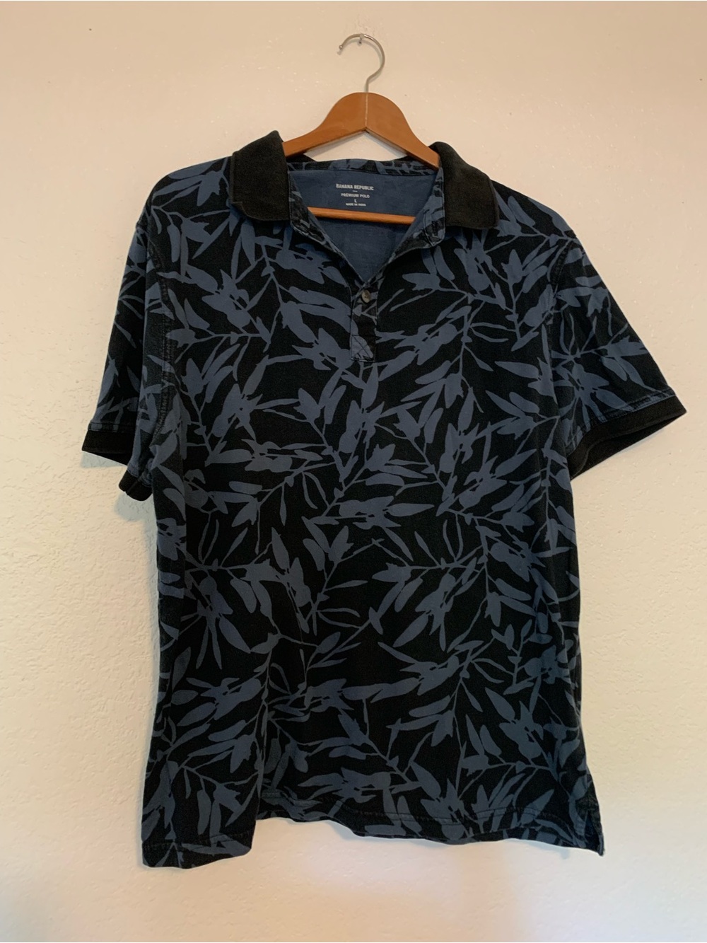 Banana Republic Black Polo with Slate Blue Leaf Pattern 100% Cotton | L